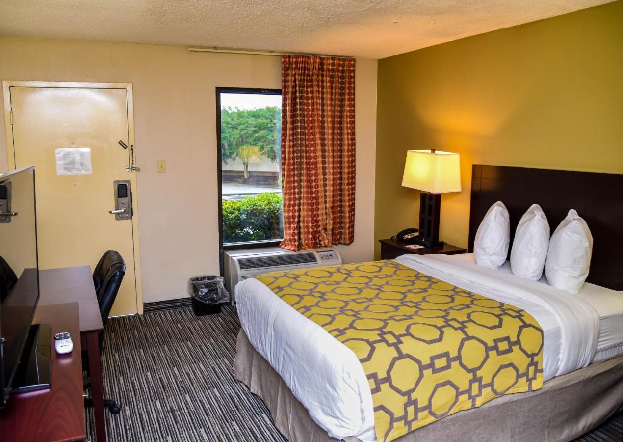 Baymont By Wyndham Columbus Ga Hotel Bagian luar foto