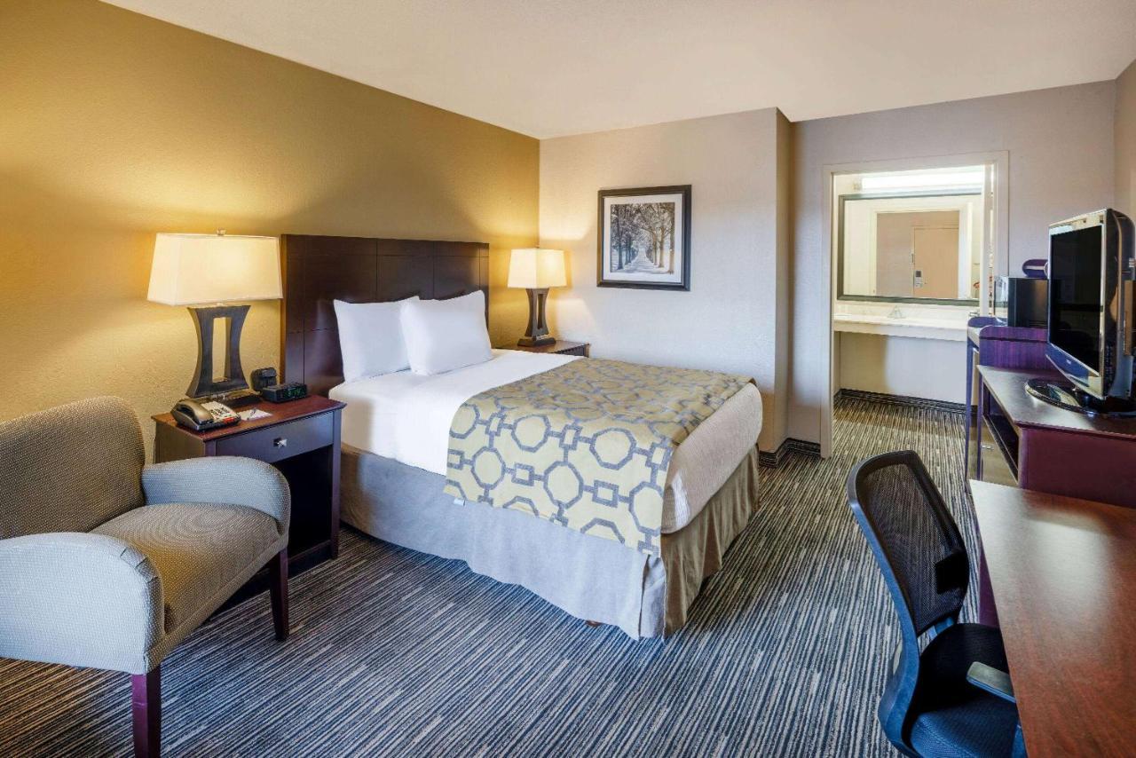 Baymont By Wyndham Columbus Ga Hotel Bagian luar foto