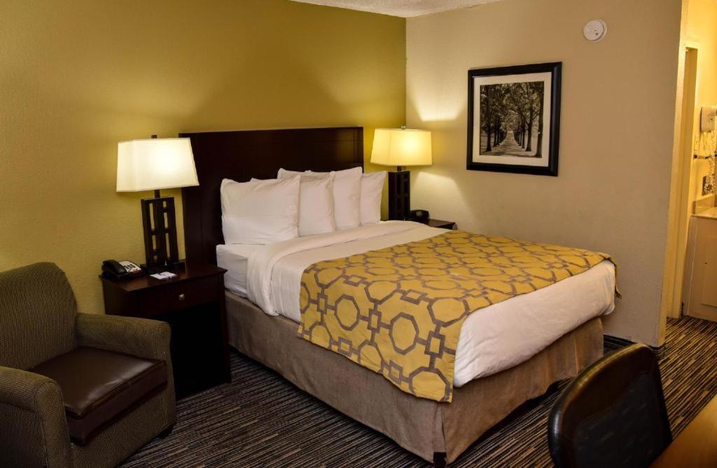 Baymont By Wyndham Columbus Ga Hotel Bagian luar foto